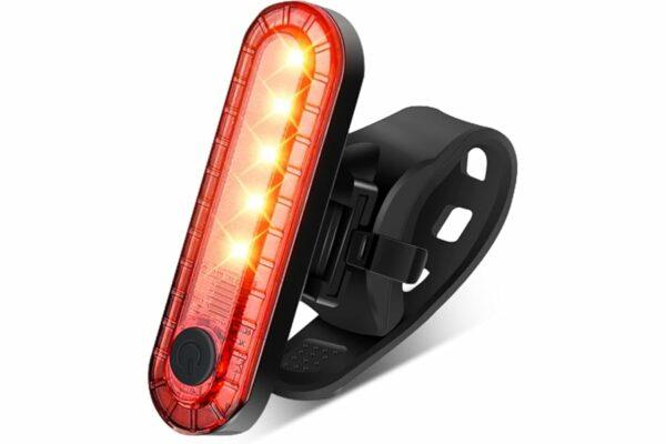B09Z65WJ97-69cfa586d9d2d B09Z65WJ97 69cfa586d9d2d EBUYFIRE Luce Posteriore Bici da Corsa con 4 Modalità LED, Installazione Senza Attrezzi - USB Ricaricabile, IPX4 Impermeabile